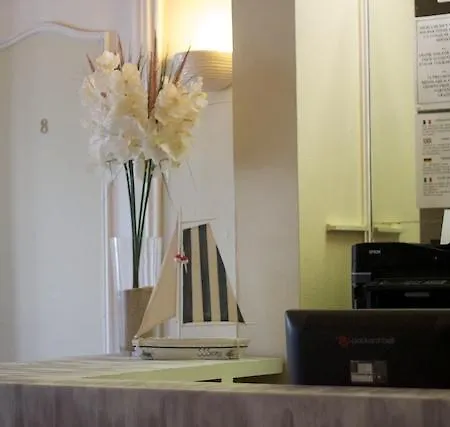 ホテル Savoy アンティーブ