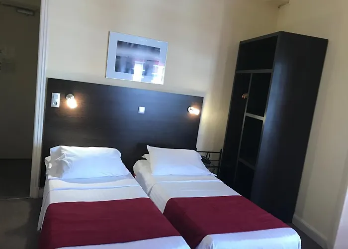 Savoy Hotel 2*